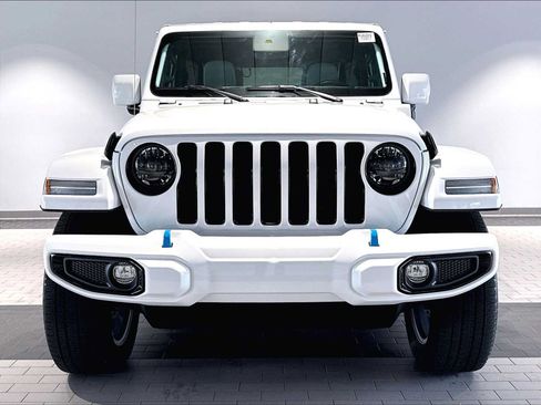 Used 2023 Jeep Wrangler Unlimited Sahara AWD/4WD image 13