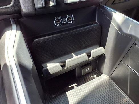 Used 2022 RAM 2500 Big Horn w/ Level C Equiment Group AWD/4WD image 19