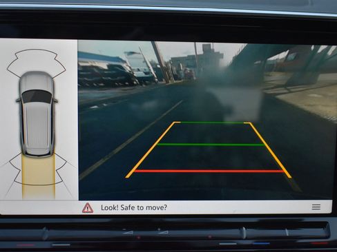 Used 2024 Volkswagen Atlas SE image 28