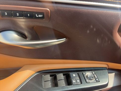 Used 2020 Lexus ES 350 w/ Premium Package image 14