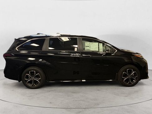New 2026 Toyota Sienna Platinum AWD/4WD image 6