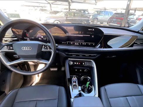 Used 2025 Audi Q5 Premium w/ Convenience Package image 14