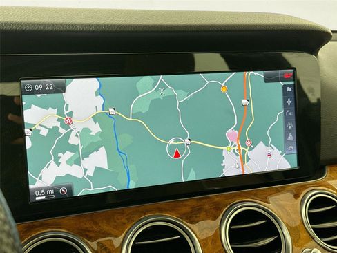 Used 2017 Mercedes-Benz E 300 4MATIC image 25