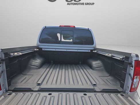 Used 2016 Nissan Frontier SV w/ SV Value Truck Package RWD image 13