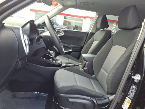 Used 2025 Kia Soul LX FWD image 15