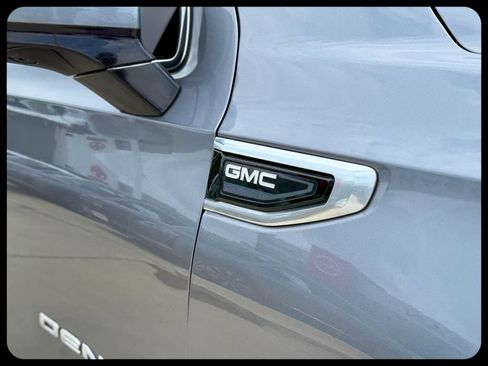 Used 2021 GMC Yukon Denali w/ LPO, Illumination Package AWD/4WD image 9