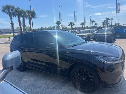 Used 2025 Lincoln Aviator Reserve w/ Equipment Group 201A image 2