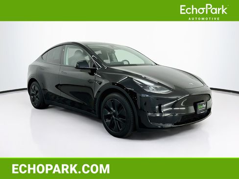 Used 2024 Tesla Model Y Long Range AWD/4WD image 1