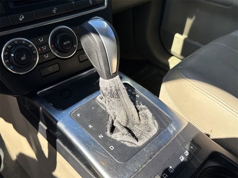 Used 2013 Land Rover LR2 image 17