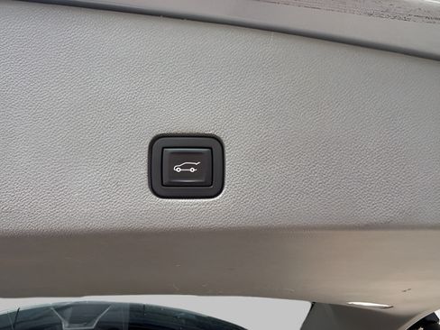 Used 2022 Cadillac XT6 Premium Luxury w/ Technology Package FWD image 30
