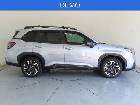 Used 2025 Subaru Forester Limited AWD/4WD image 2