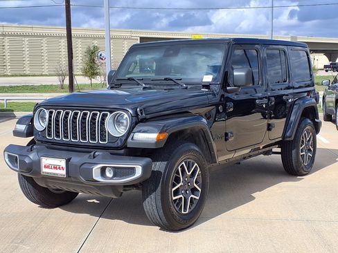 Used 2025 Jeep Wrangler Sahara image 4