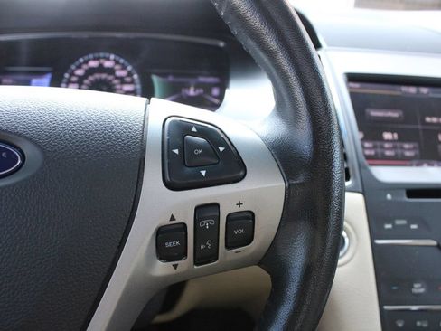 Used 2013 Ford Taurus SEL FWD image 12