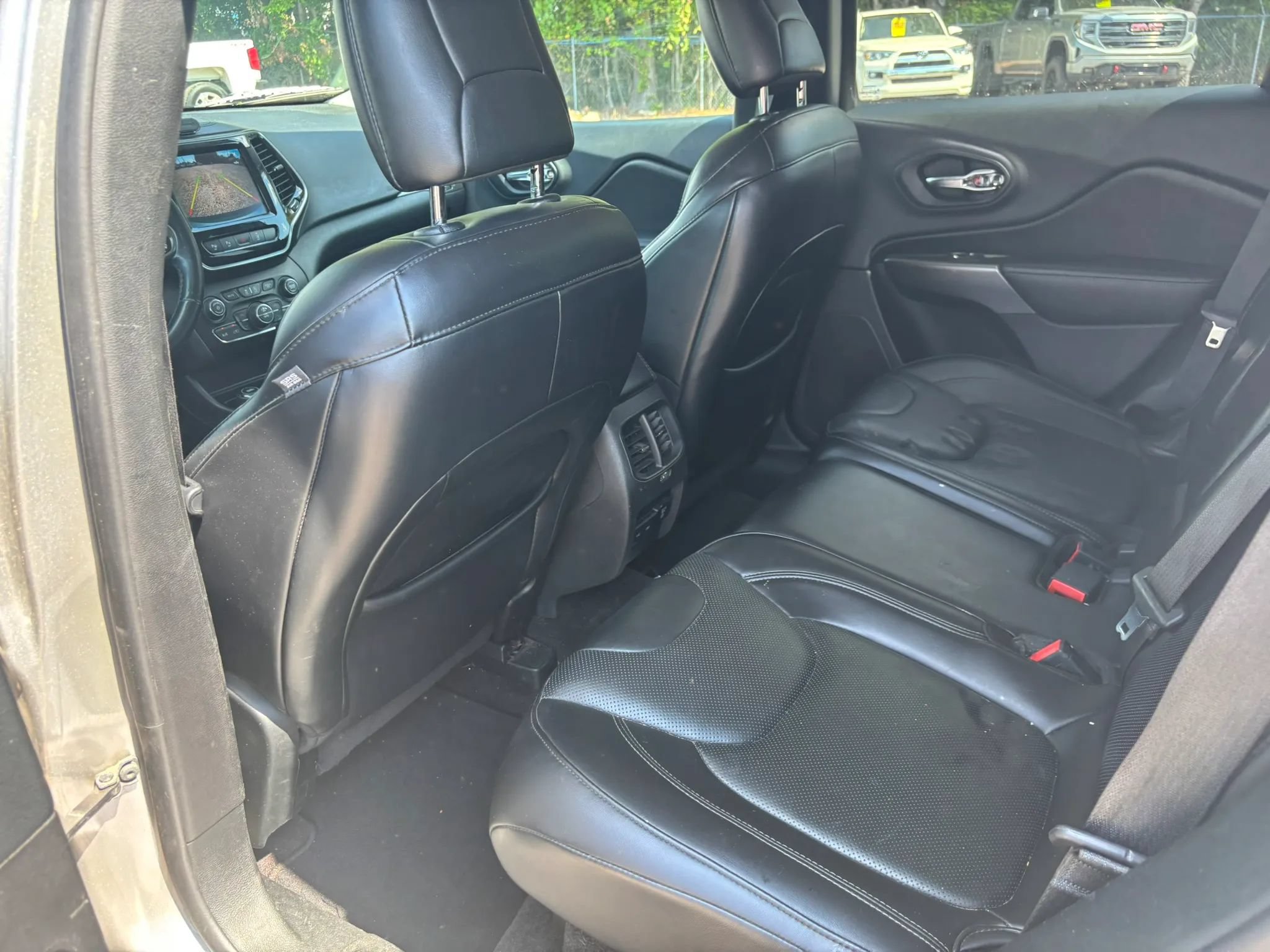 Used 2019 Jeep Cherokee Limited w/ Luxury Group AWD/4WD image 12