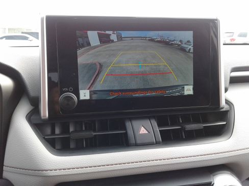 Used 2025 Toyota RAV4 XLE image 19