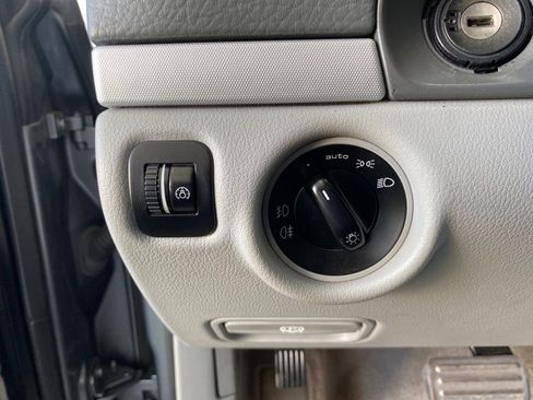 Used 2004 Porsche Cayenne S image 16