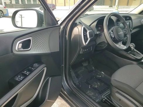 Used 2025 Kia Soul LX w/ LX Technology Package image 13