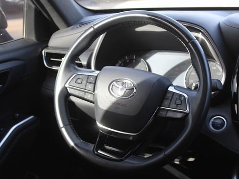 Used 2021 Toyota Highlander XSE image 25