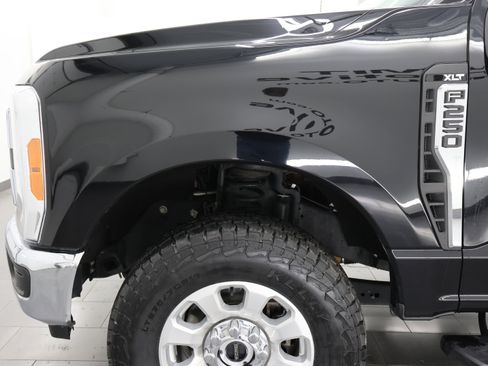 Used 2023 Ford F250 XLT w/ FX4 Off-Road Package image 32