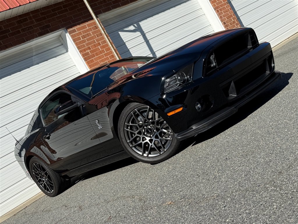 Used 2014 Ford Mustang Shelby GT500 w/ Equipment Group 821A RWD image 26