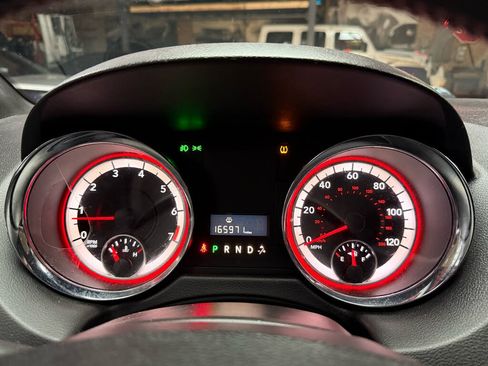 Used 2018 Dodge Grand Caravan SXT FWD image 13