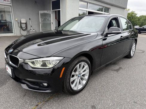 Used 2018 BMW 320i xDrive Sedan w/ Convenience Package AWD/4WD image 3