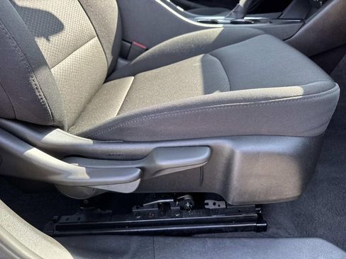 Used 2025 Chevrolet Malibu LT image 12