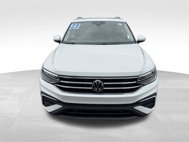 Used 2023 Volkswagen Tiguan SE w/ Panoramic Sunroof Package AWD/4WD image 2