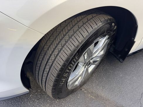 Used 2024 Toyota Sienna Limited image 16