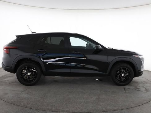 Used 2024 Chevrolet Trax LS w/ LS Convenience Package image 14