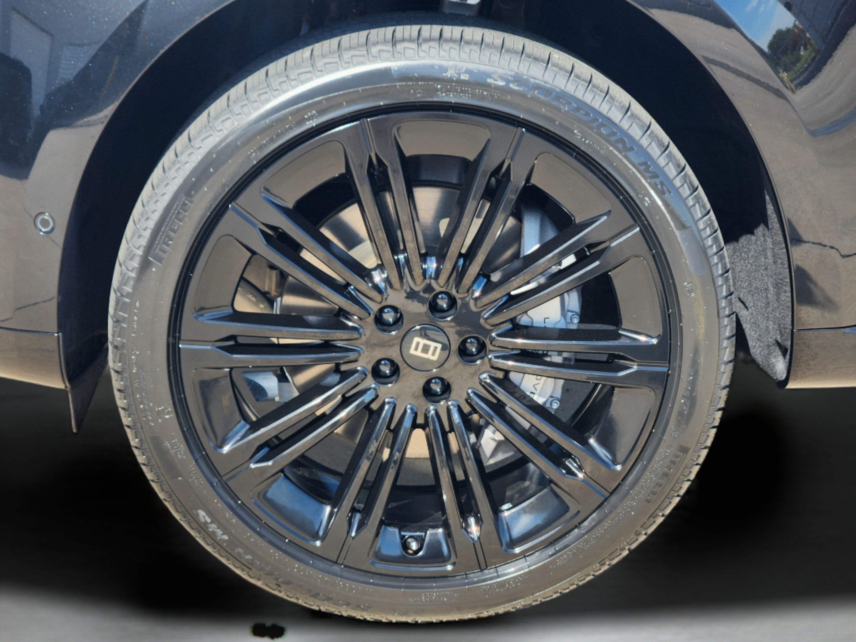 New 2027 Land Rover Range Rover Long Wheelbase SE AWD/4WD image 32