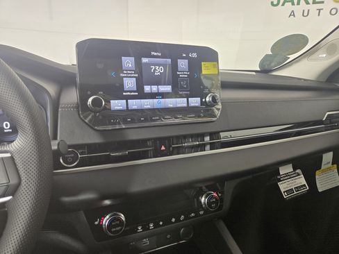 New 2025 Mitsubishi Outlander SE image 23