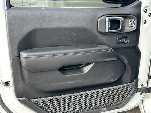 Used 2023 Jeep Gladiator Overland image 14