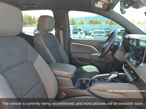 Used 2024 Chevrolet Colorado ZR2 w/ Technology Package AWD/4WD image 15