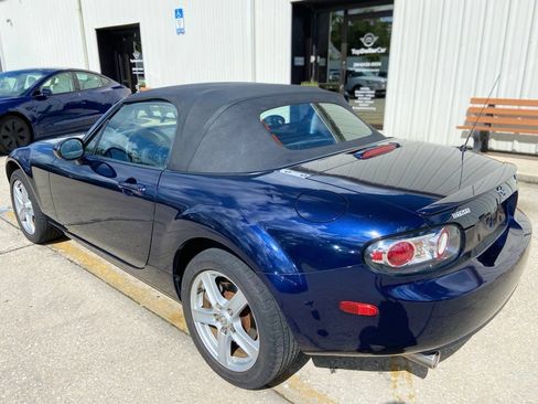 Used 2007 MAZDA MX-5 Miata Sport RWD image 3