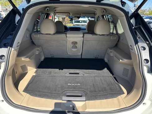 Used 2020 Nissan Rogue SV image 28