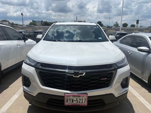 Used 2022 Chevrolet Traverse RS FWD image 2