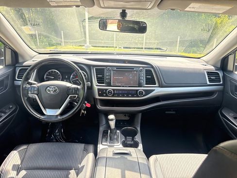 Used 2016 Toyota Highlander Plus AWD/4WD image 16