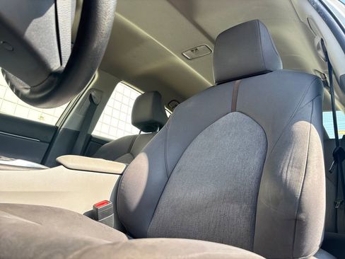 Used 2018 Toyota Camry LE image 9