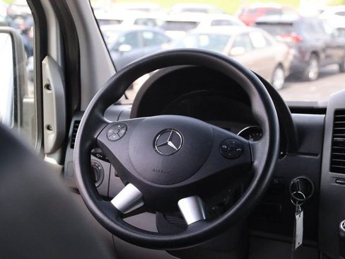 Used 2015 Mercedes-Benz Sprinter 2500 image 24