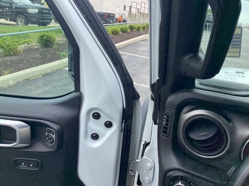Used 2022 Jeep Wrangler Unlimited Sport AWD/4WD image 25