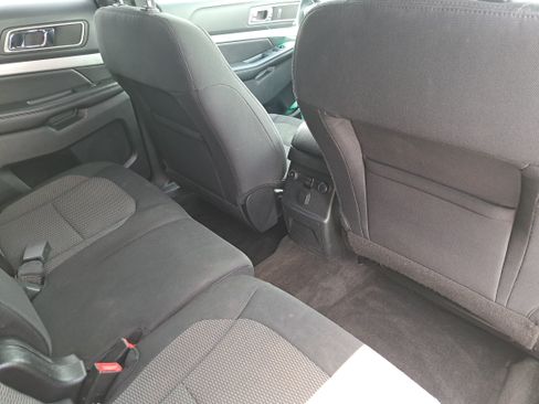 Used 2016 Ford Explorer XLT w/ Equipment Group 201A FWD image 11