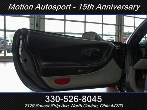 Used 2004 Chevrolet Corvette Coupe w/ Preferred Equipment Group RWD image 19
