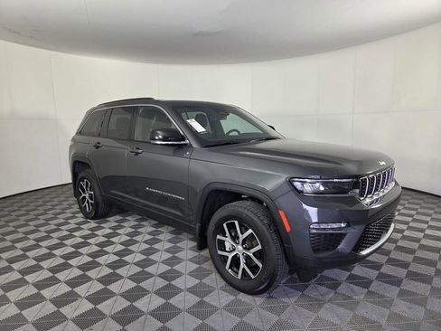 Certified 2025 Jeep Grand Cherokee Limited w/ MOPAR Finishing Package image 2