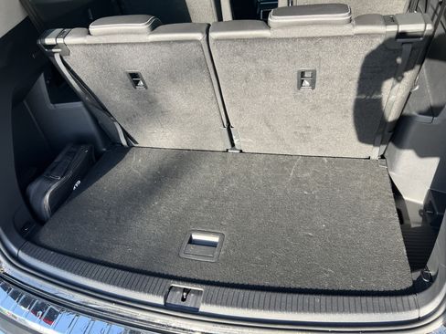 Certified 2025 Volkswagen Atlas SE w/ Panoramic Sunroof Package image 32