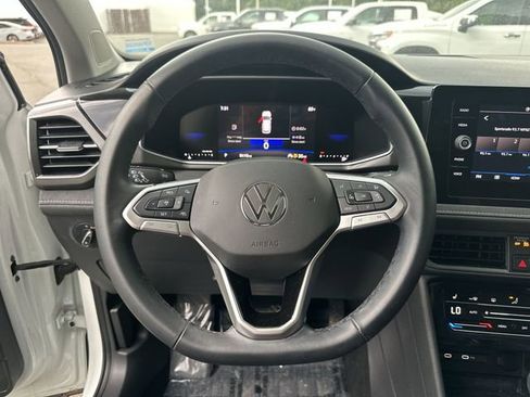 Used 2025 Volkswagen Taos SE FWD image 14