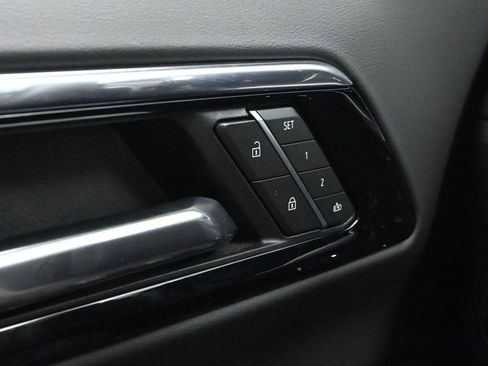 Used 2025 Chevrolet Suburban Premier image 18