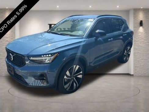Used 2023 Volvo XC40 B5 Plus w/ Driver Assist Package AWD/4WD image 1