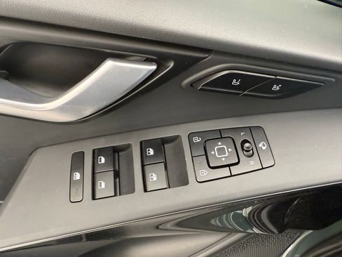 Used 2023 Kia Niro SX image 15