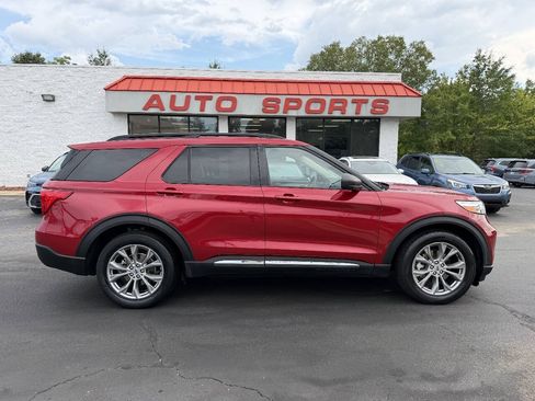 Used 2023 Ford Explorer XLT w/ Equipment Group 202A RWD image 4
